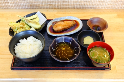 現在、お食事処は改装中です