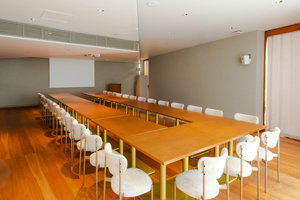 4階 宴会場「UMI」