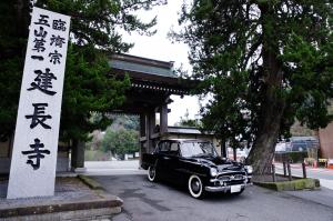 取材協⼒：建長寺／メーカーズシャツ鎌倉