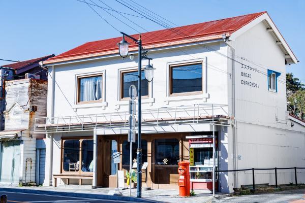 【江ノ電 和田塚駅から徒歩2分】看板商品×シラスのトーストランチをお目当てに「パンとエスプレッソと由比ガ浜商店」