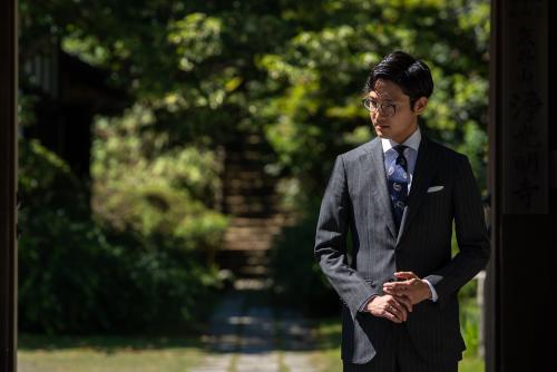 WEEK DAYはビシッとフォーマルに