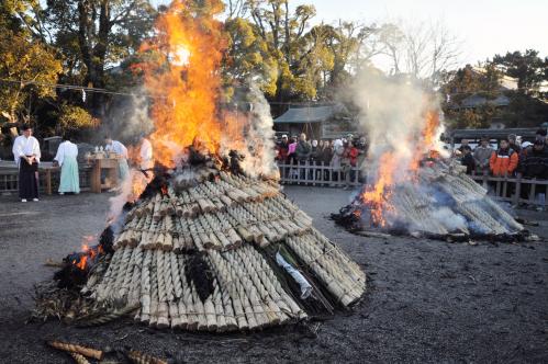 左義長神事（鶴岡八幡宮）