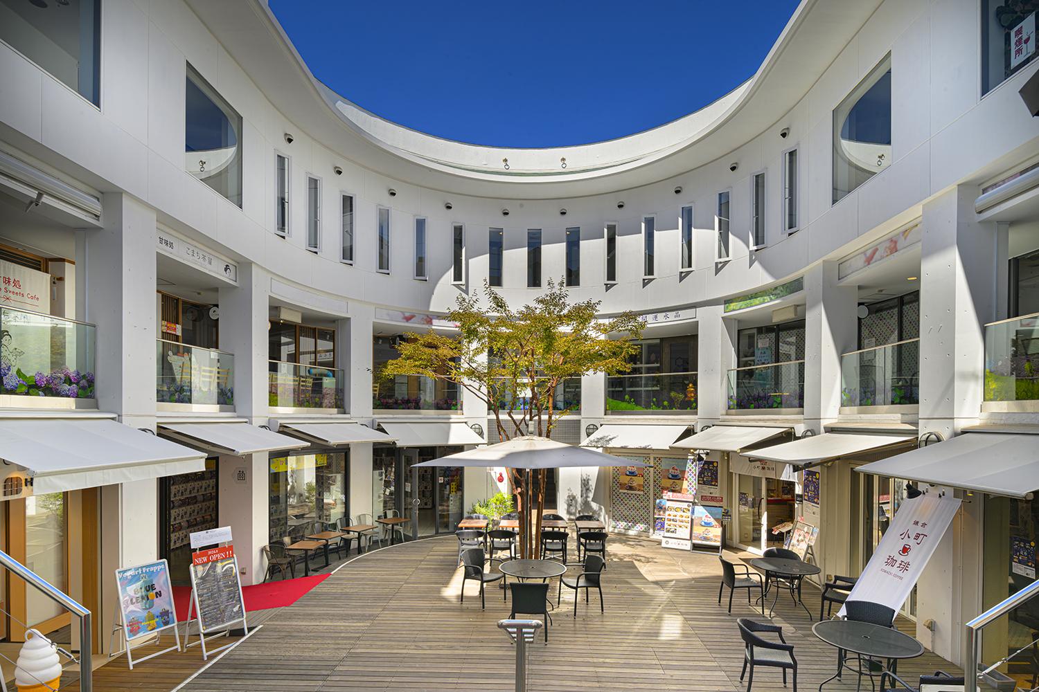 ウッドデッキ広場（１F）