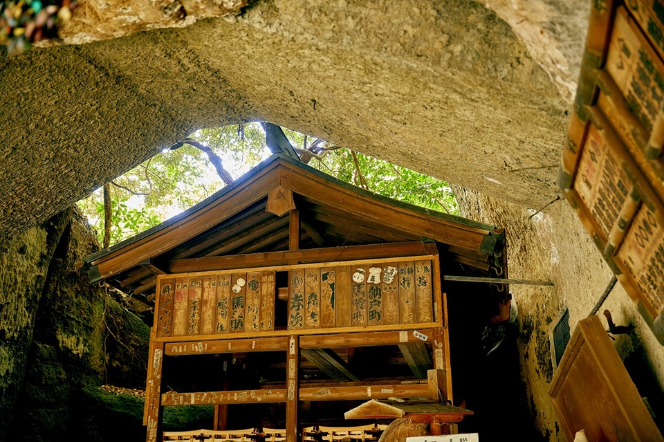 銭洗弁財天宇賀福神社（鎌倉市佐助）
