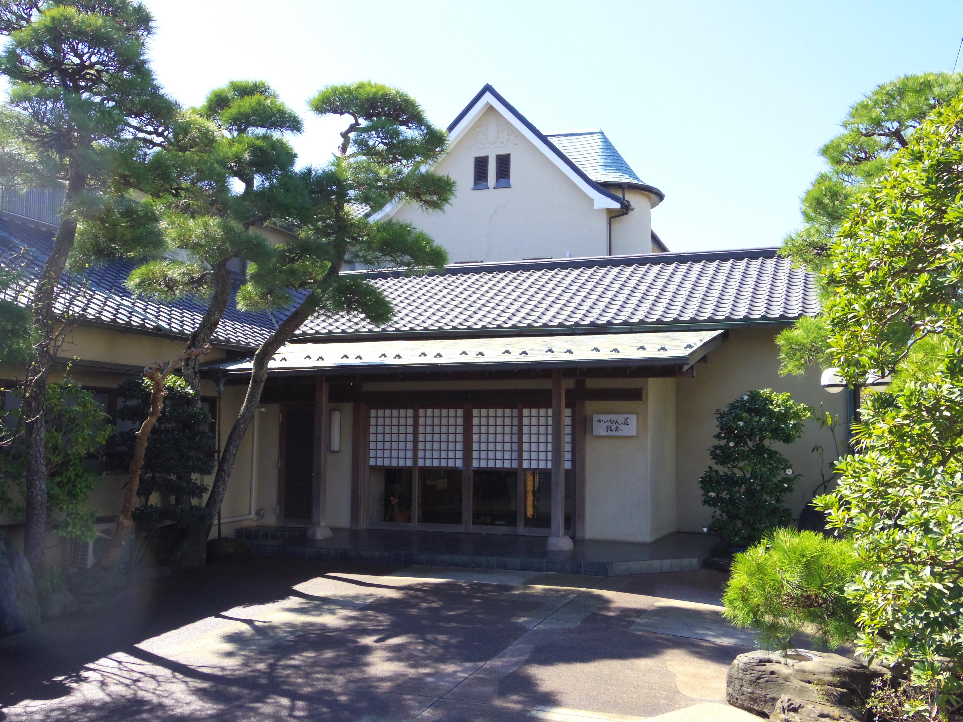 お庭の桜をライトアップしました