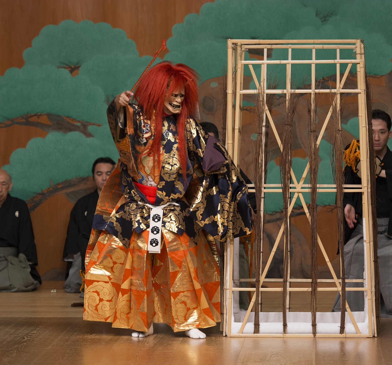 能「黒塚」シテ 髙橋 忍　撮影：辻井 清一郎