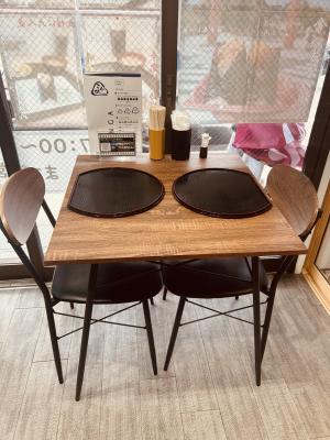 おにぎりこんが　店内　テーブル席